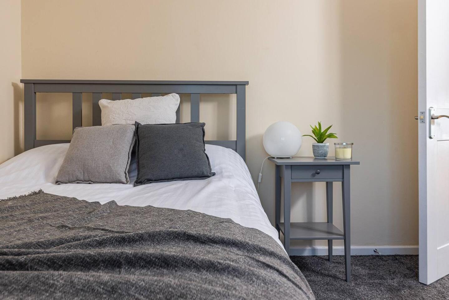 Dudley-Hospital-3Bed-Parking-Long Stay-Contractor بريرلي هيل المظهر الخارجي الصورة